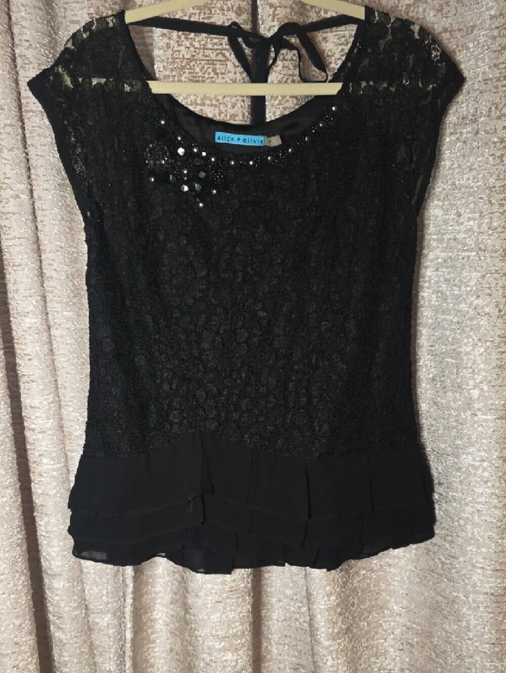 Alice + Olivia Black Lace Beaded Cap-Sleeve Top Size M - Picture 2 of 16